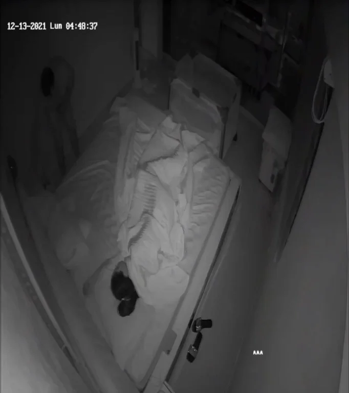Morning Wood Wake-Up: Spy Cam Catches Dude Stroking 😈🍆