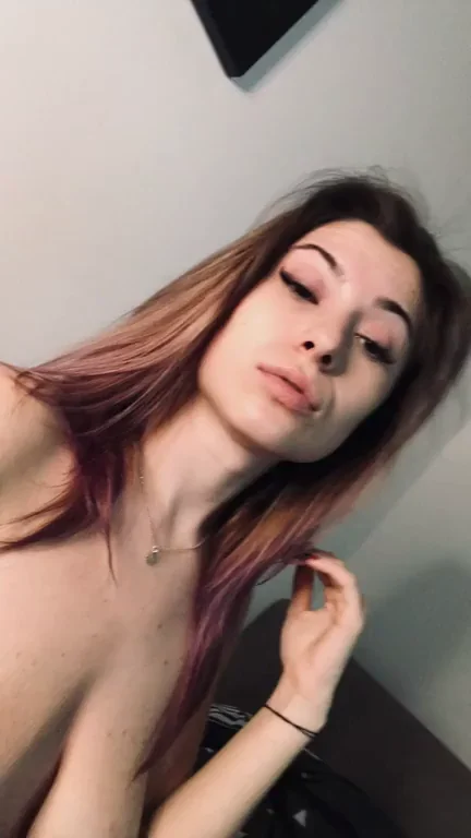 🔥 Free OnlyFans Trial: Asian Babe's Saggy Tits & Big Ass Tease! Link in Comments 👅💦