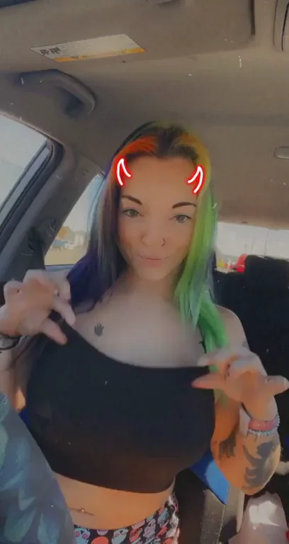 I love getting tropical smoothie with my tits out ?