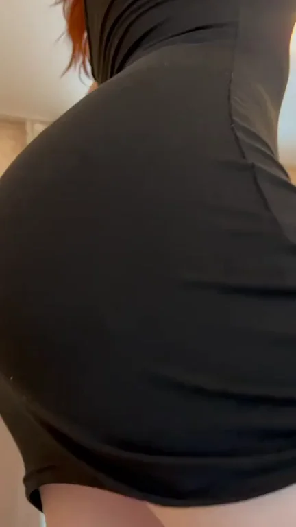 [F] get under my skirt and kiss my pussy