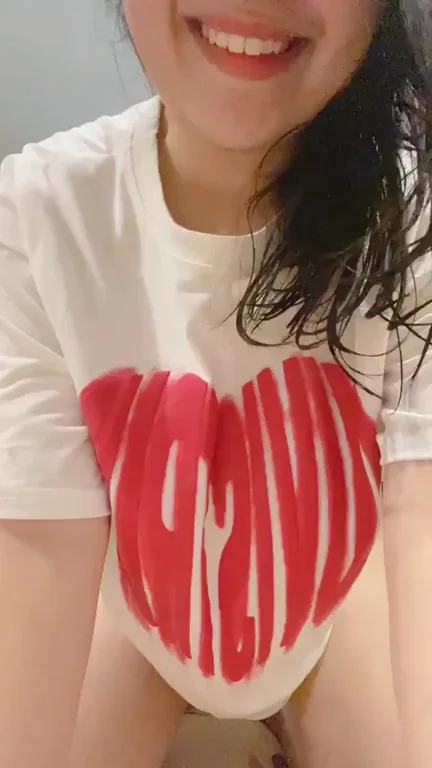 Juicy Asian Slut Shows Off Her Massive Tits & Pussy 😍🍑💦