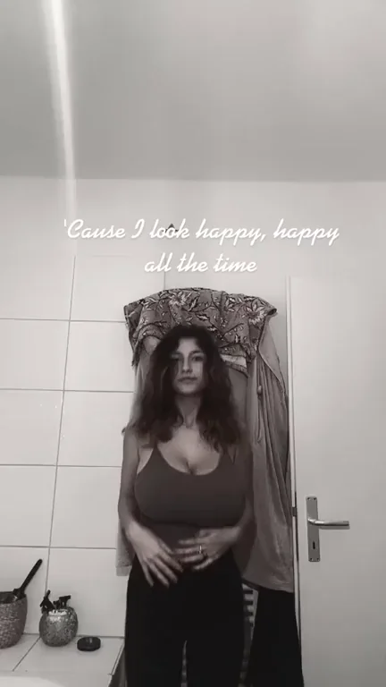 Can't Hide These Massive Tits! Busty Babe Teasing 😍🍈🍈