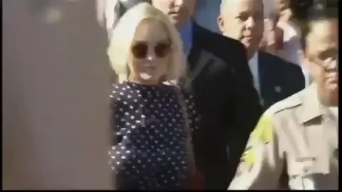 🔥 Lindsay Lohan’s Big Tits Tease in Polka Dots 😍🍒