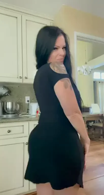 Black Dress Hides This Juicy MILF Ass 🍑🔥 Wanna Smash?