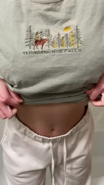 First Time Droppin' My Juicy Tits 😍🍈🍈