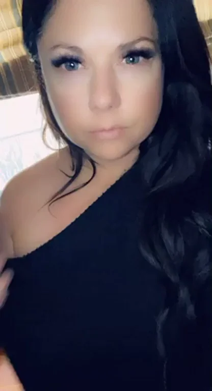 I just wanna get fucked right now ? hope you like older milfs ;)