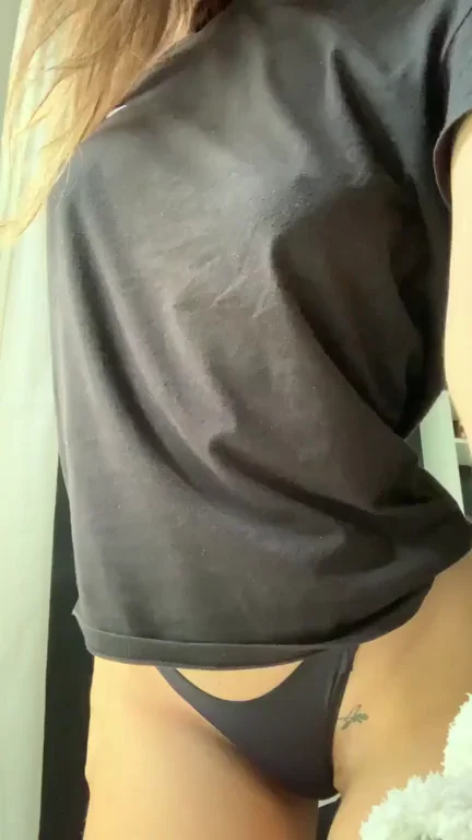 Here's your Italian boob quota for the day...