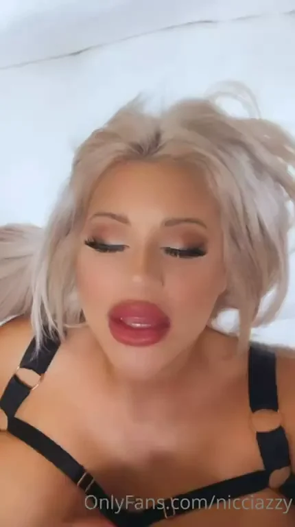 Nicci Azzy