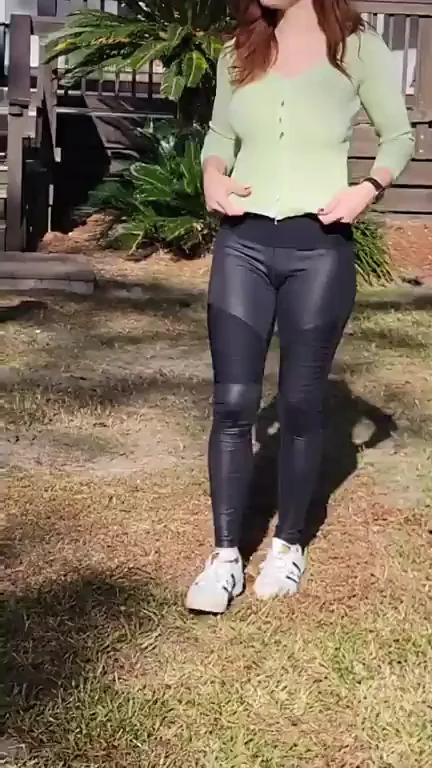 Little afternoon flash while the neighbors are out [GIF]