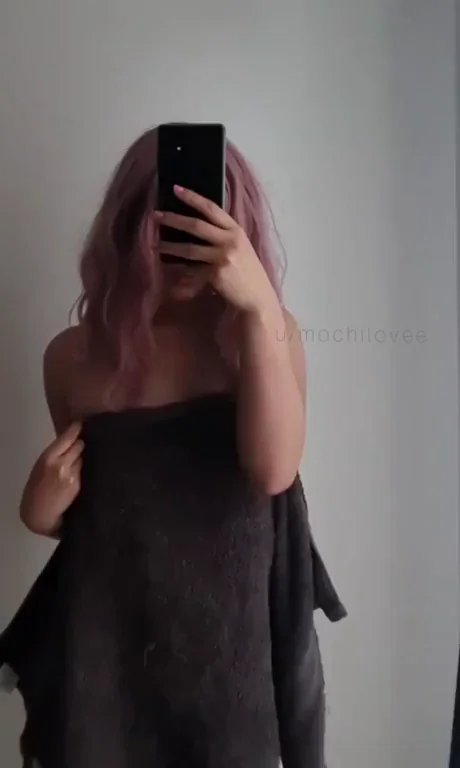 Freshly Showered Slut Drops Towel & Teases Tits 😍💦