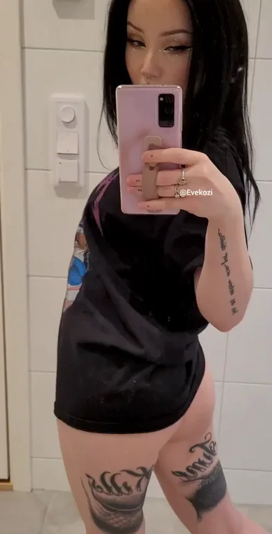 Wanna cum in my bootyy?