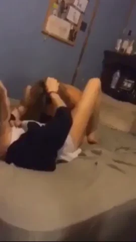 Blonde Slut Doesn't Give a Fuck Who Watches Her Tongue-Fuck Her Crush 😘🔥👅