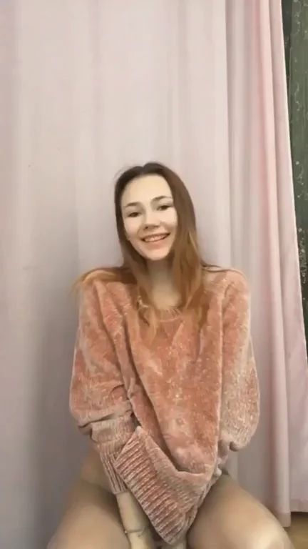 Who here honestly doesn’t mind that I have smaller boobs? ?