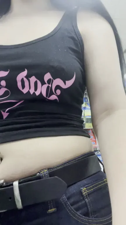 Sometimes I get nervous flashing in public but then I remember I gotta be brave for all the sexy daddies that follow me on Reddit <3 ?