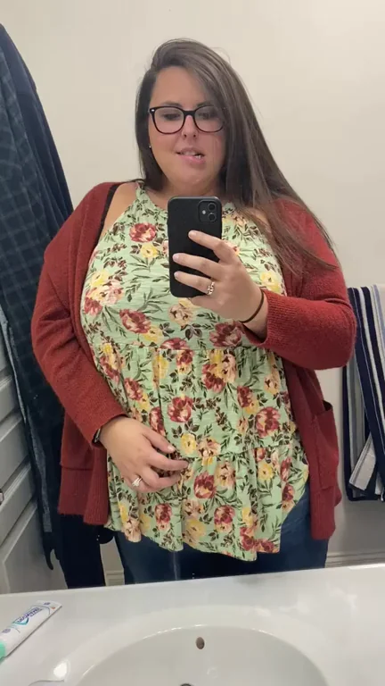 Chubby Glasses Tease: BBW Bombshell's Sultry Mirror Flex