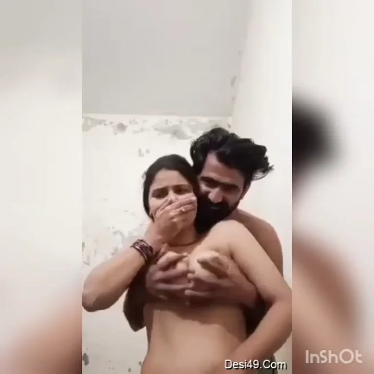 😈 Hot Desi Wife Flashes Juicy Tits & Pussy for Hubby 👅🔥
