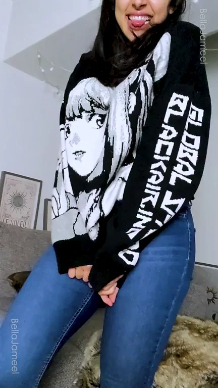 Stacked Slut Teases: Love This Juicy View? 🍑💦