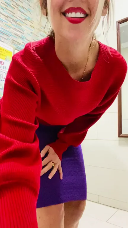 MILF's Killer Smile vs. That Dripping Thigh Gap Tease [40f]
