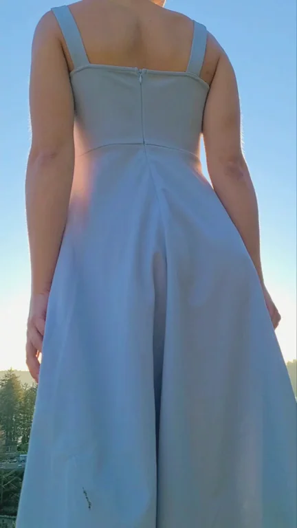 (F)lowy dresses always look cuter without underwear ??