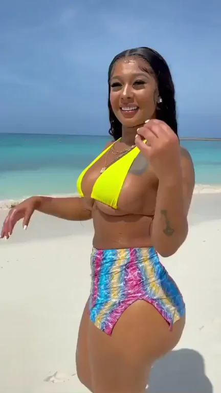 🍑 Thick Booty Queen Flaunting on Beach 🏖️🔥