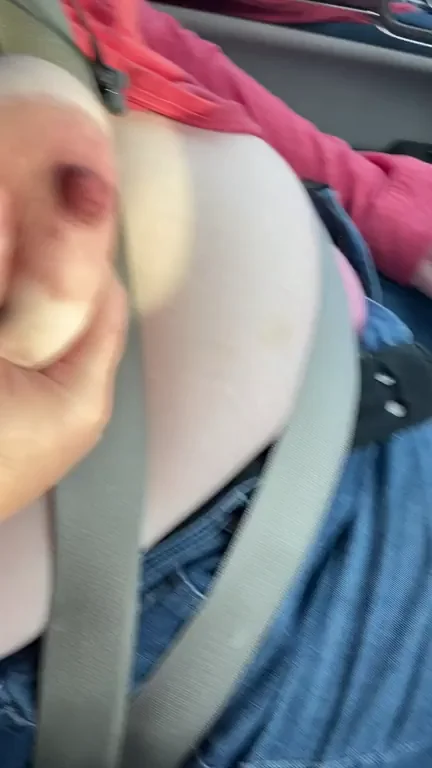 [gif] Mom boob close up!