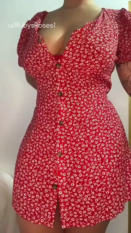 Thick Babe Reveals Juicy Surprise Under Date Night Dress 😈🔥