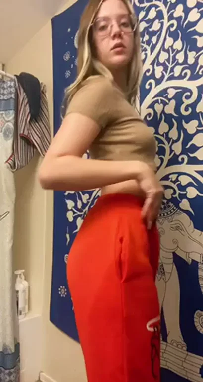 You can never trust a girl in baggy clothes (;