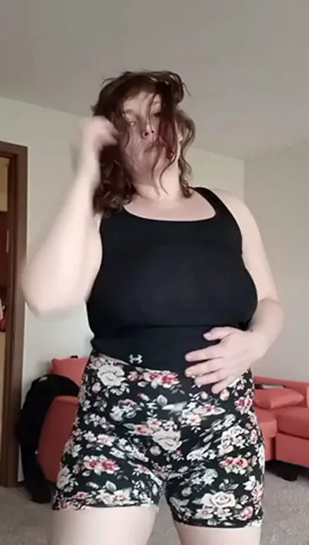 Snapchat Slut's Saggy Titty Drop 🍈🍈💦