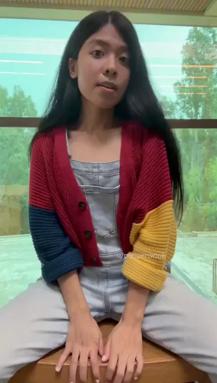 Overalls Tease: Commando Cutie Flashes Her Slutty Secrets to Reddit Pervs