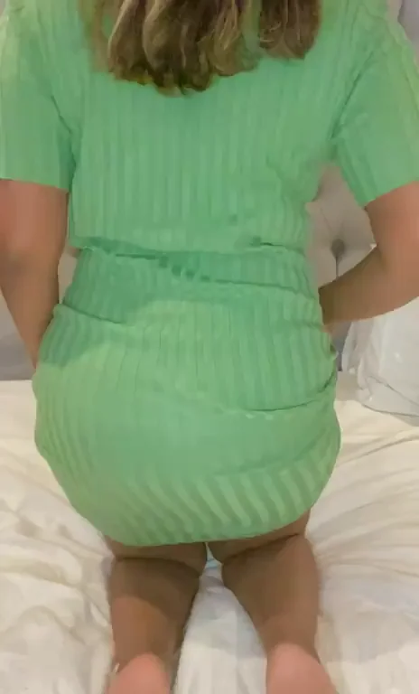 MILF Teases Her Juicy Milk Chocolate Ass - Eat It Up!