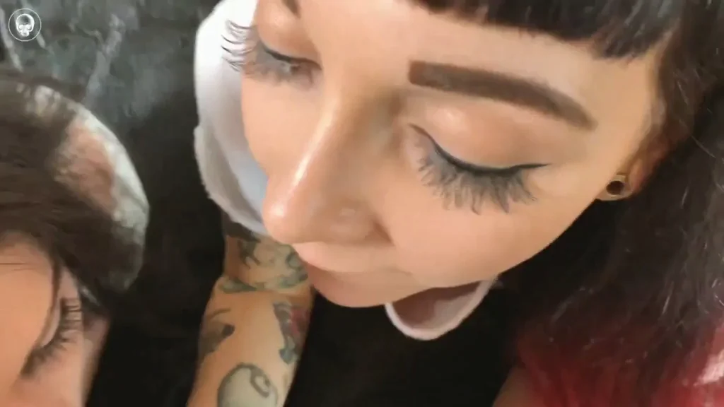 Alissa Noir & Leah Obscure Slobbering on a Juicy Cock 🍆💦