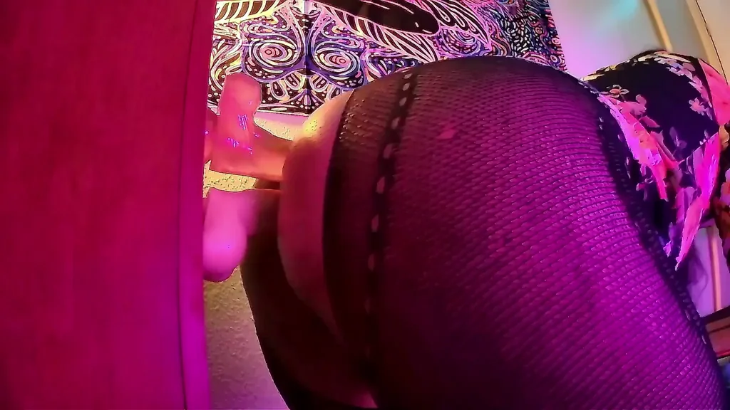Femboy Ren's Massive Latina Ass Twerk & Stretch Compilation