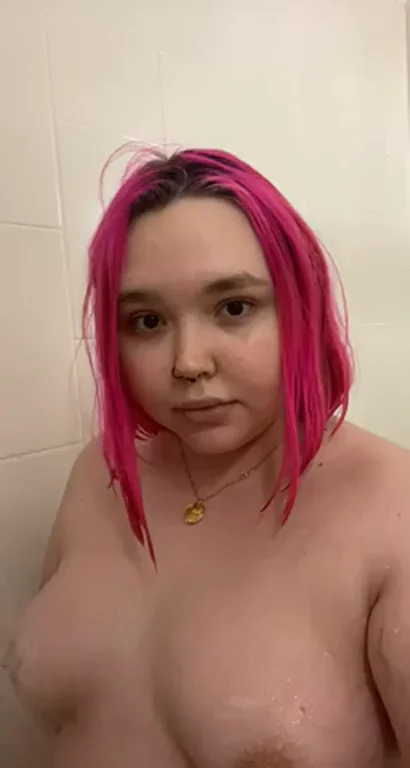 19yo Chubby Russian Pink-Haired Slut Wants Shower Fuck Buddy 💦🔥