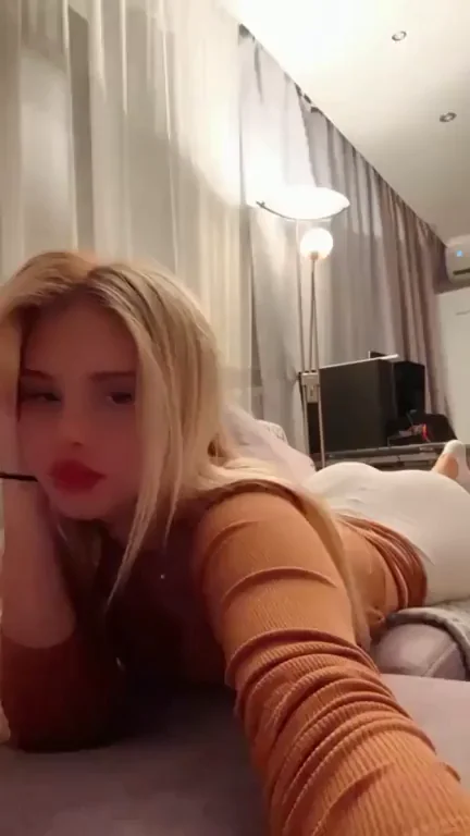 Fit Blonde Slut Shows Her Favorite Fuck Positions 🍑🔥 Which One You Picking?