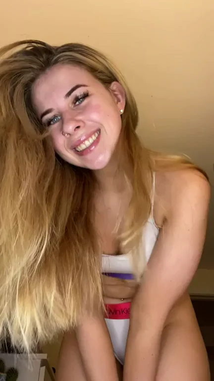 Only say hiii if you’d explode in my English pussy