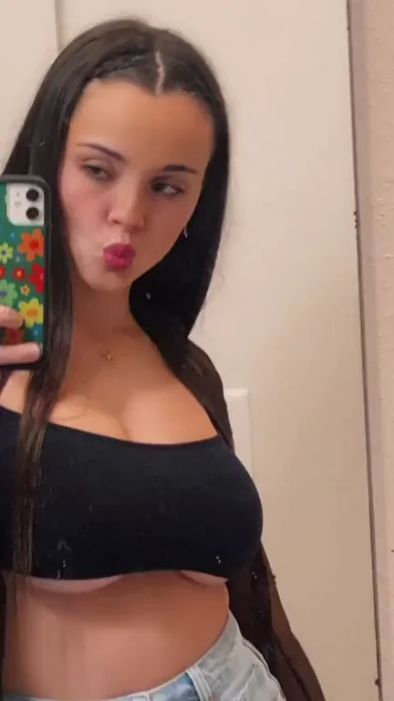 Underboob