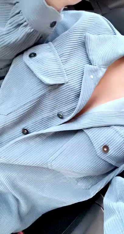 [F]Car play outside of my jobs parking lot gets me so wett and horny ??