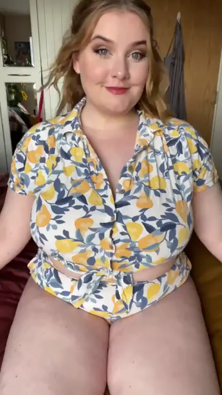 Thick Babe Unbuttons Her Lemon Shirt Surprise 🍋💦 Cum Now!