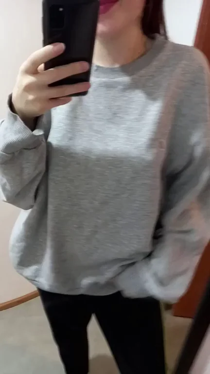 Deep cleavage babe?? reveal