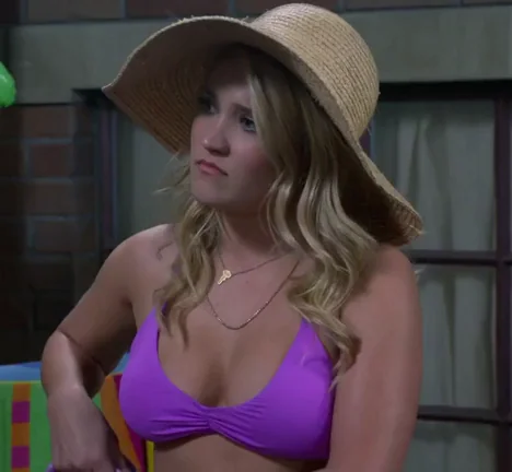 Anyone wanna worship Emily Osment with me ? If yes , send me a message .