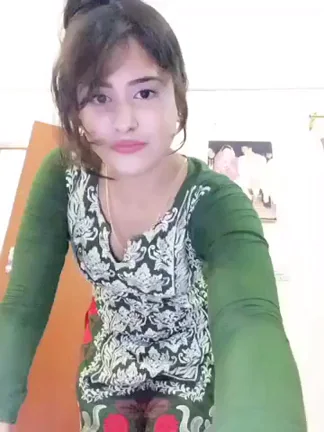 Pakistani Hottest Girl Stripping for Her BF ?????? Download Link in Comments