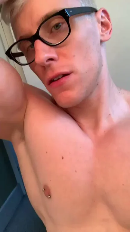 Horny, single and weird ?