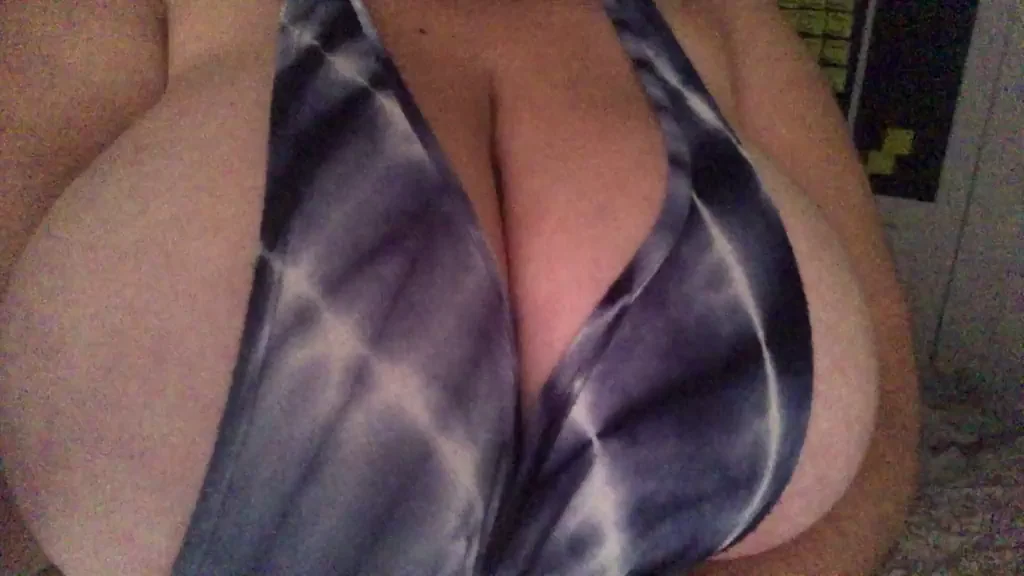 Morning Massive Tits Tease 😍🍈🍈