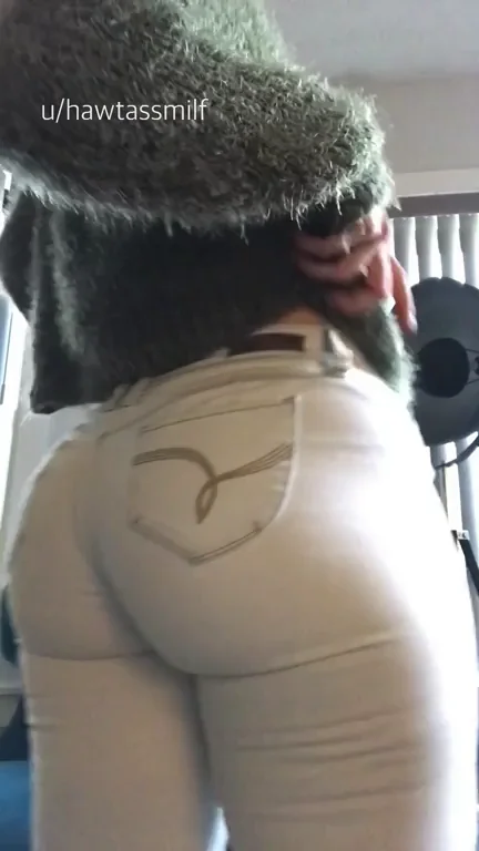 i just turned 40, but i still catch guys in their 20's checking out my ass