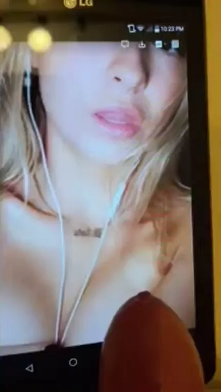 Hot Blonde Slut Demands Your Next Cum Tribute! 💦👅