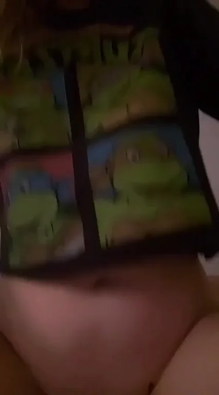 TMNT Tease: Curvy Babe Fingers Her Dripping Pussy Before Bed
