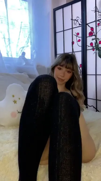 u/fiona_aaa's Slutty Thigh-High Tease & Pussy Flash 😈🔥