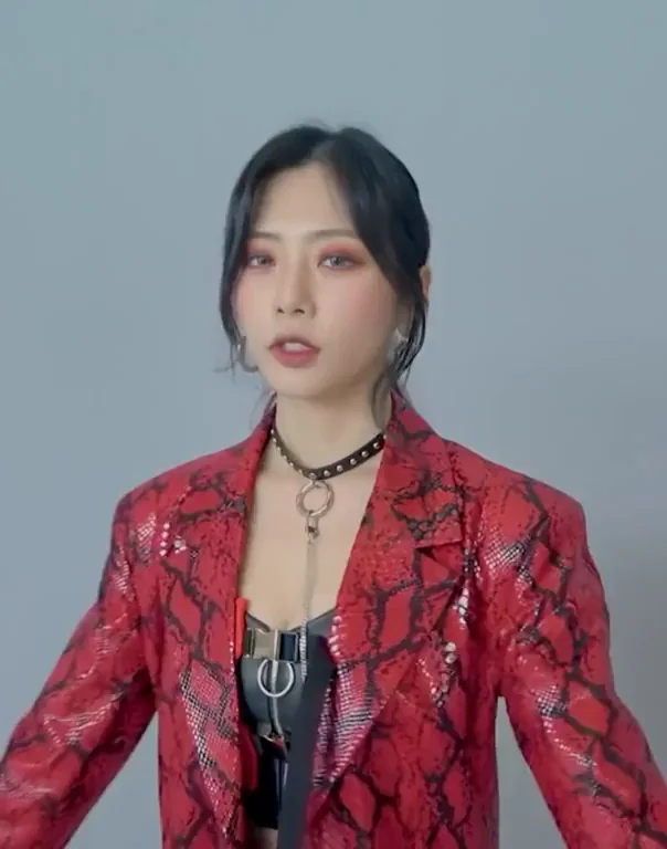 Dreamcatcher JiU's cute little boobs!
