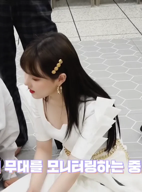 Gfriend Yerin's cleavage & bra!