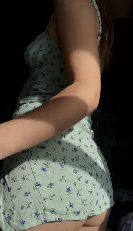 I’m not wearing pants under my dress x ?